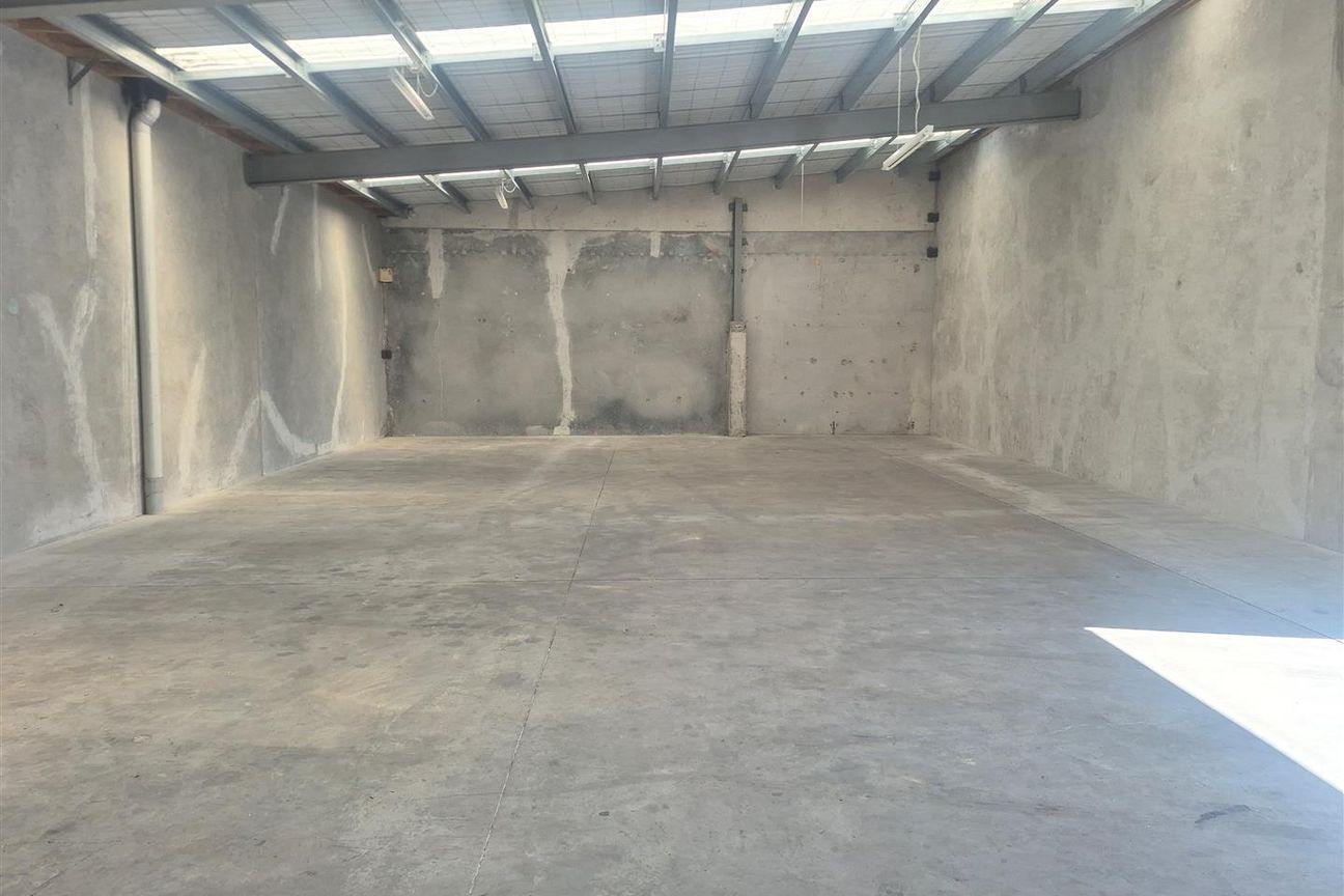Blenheim Road Warehouse/Storage - View 4