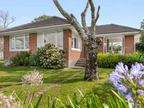 6 Redlands Grove, Swanson