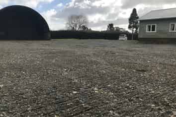 Flat Yard with Barn For Lease