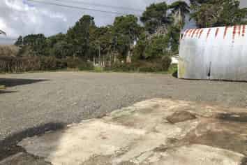 Flat Yard with Barn For Lease