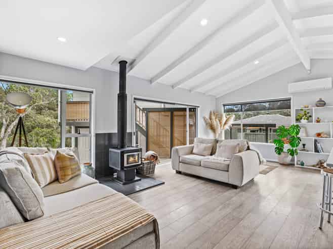 43 Onedin Place, Titirangi