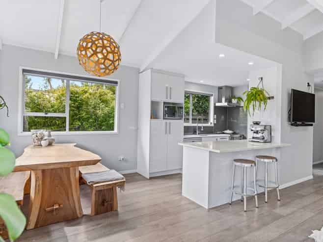 43 Onedin Place, Titirangi