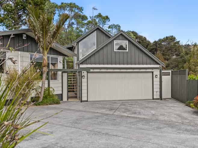43 Onedin Place, Titirangi