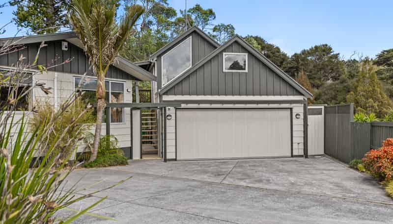 43 Onedin Place, Titirangi