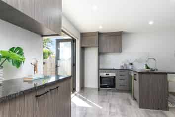 48B Waddell Avenue, Point England