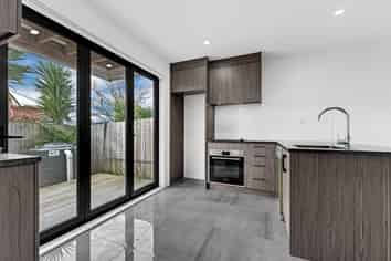 48B Waddell Avenue, Point England