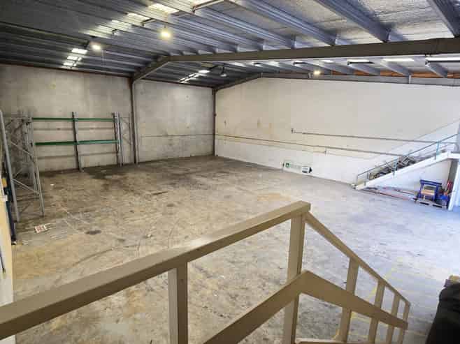 Clear span warehouse with excellent office