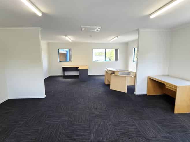 Clear span warehouse with excellent office