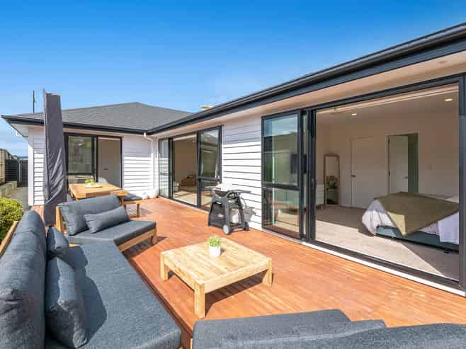 13 Surf View Crescent, Red Beach