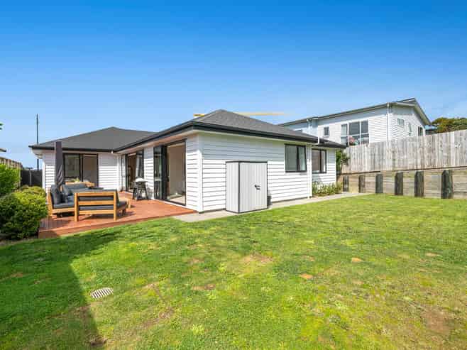 13 Surf View Crescent, Red Beach