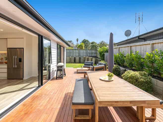 13 Surf View Crescent, Red Beach