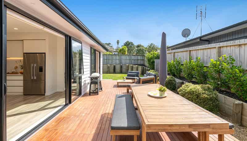 13 Surf View Crescent, Red Beach
