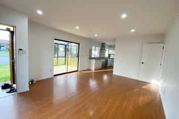 1/73 Butley Drive, Farm Cove