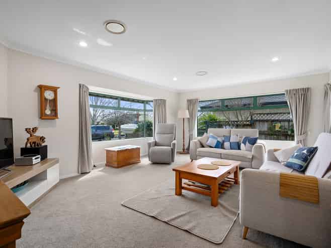 8 Oaklands Drive, Cambridge