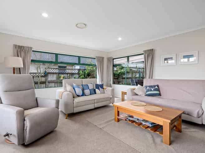 8 Oaklands Drive, Cambridge