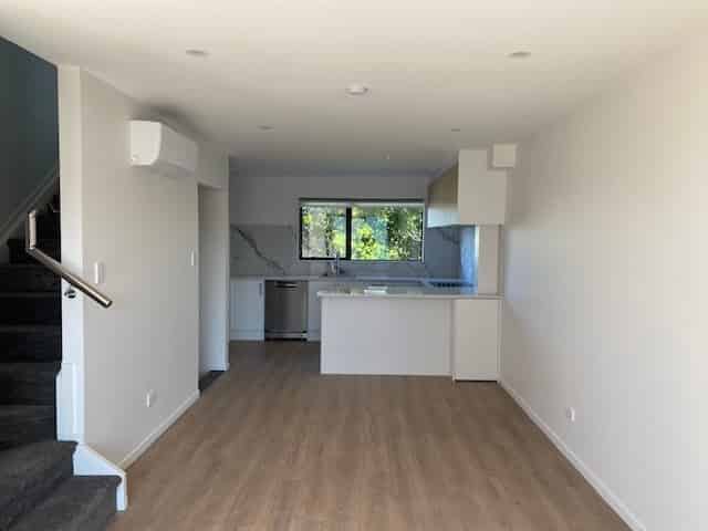 2/60 Triangle Road, Massey