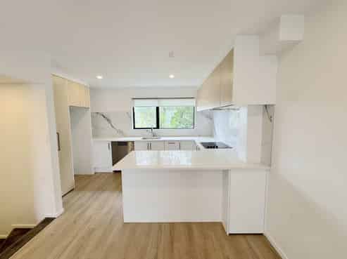 2/60 Triangle Road, Massey