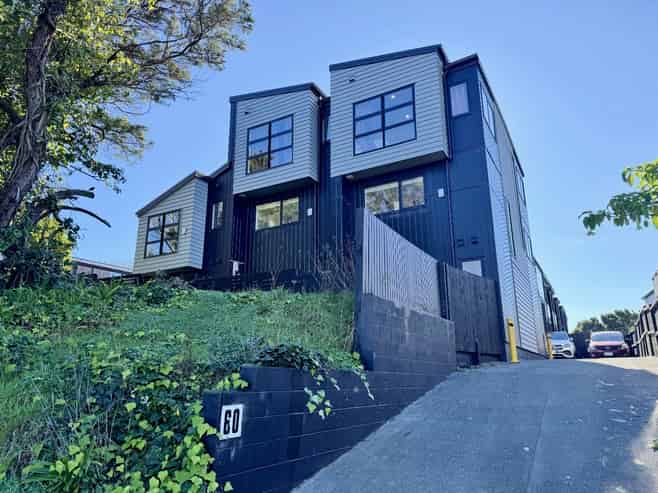 2/60 Triangle Road, Massey