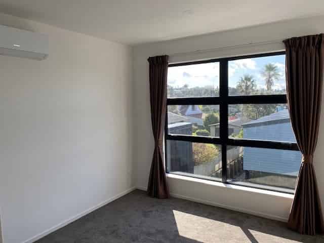 2/60 Triangle Road, Massey