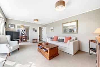 2/18 Chilton Place, Mellons Bay