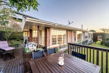 2/18 Chilton Place, Mellons Bay