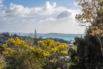 2/18 Chilton Place, Mellons Bay