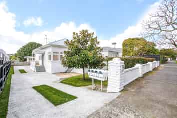 2/79a Grange Road, Mount Eden