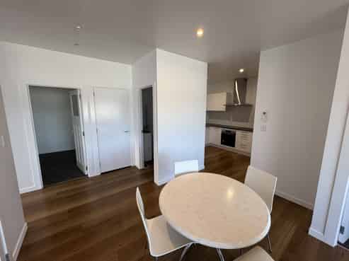 2/11 Waiteata Road, Kelburn