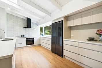 748 Dairy Flat Highway, Dairy Flat