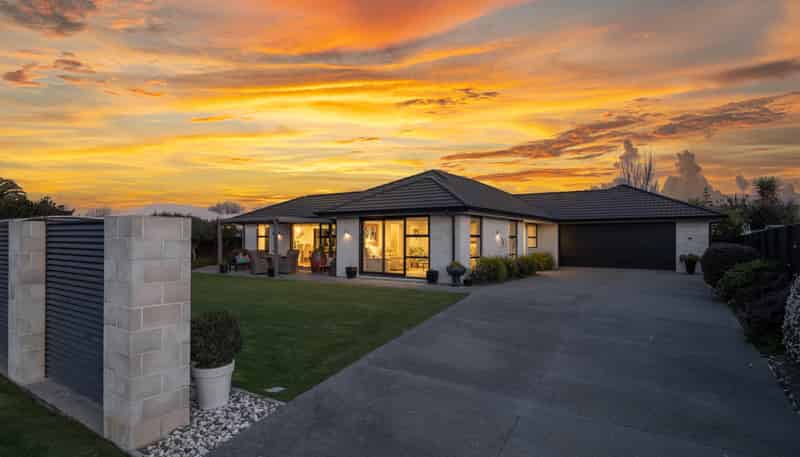 19 Windsor Close, Springlands