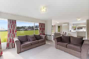 2/27 Renwick Place, Nelson South