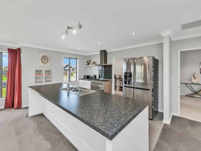 245 Southfield Drive, LINCOLN