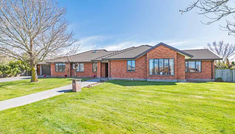 245 Southfield Drive, LINCOLN