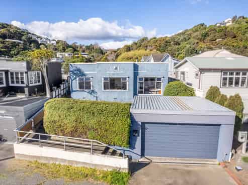 126 Mana Esplanade, Mana