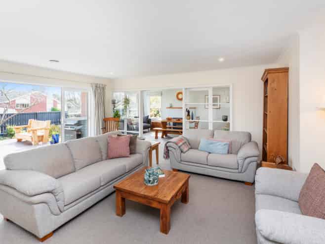 24 Deepdale Street, Burnside