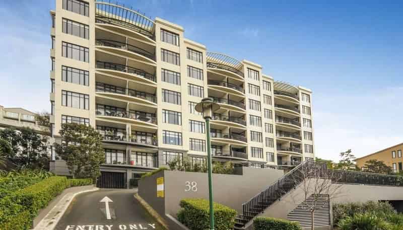 GA/38 James Cook Crescent, Remuera