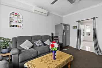 2/602 Park Road South, Akina