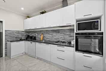 2/602 Park Road South, Akina