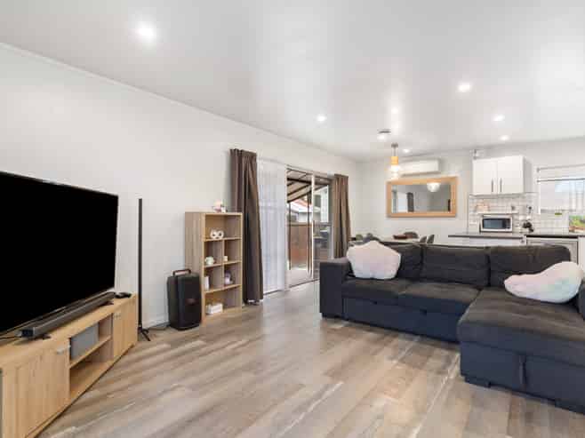 2/17 Poinsettia Place, Henderson