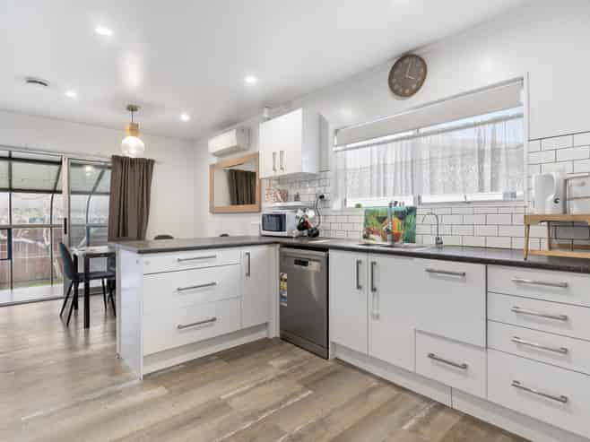 2/17 Poinsettia Place, Henderson
