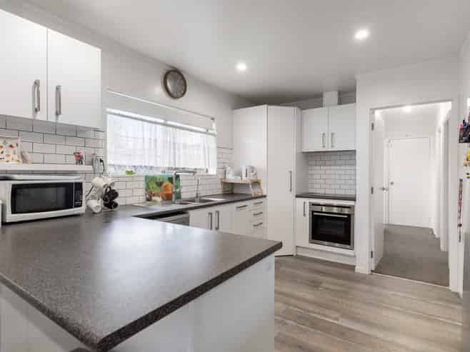 2/17 Poinsettia Place, Henderson