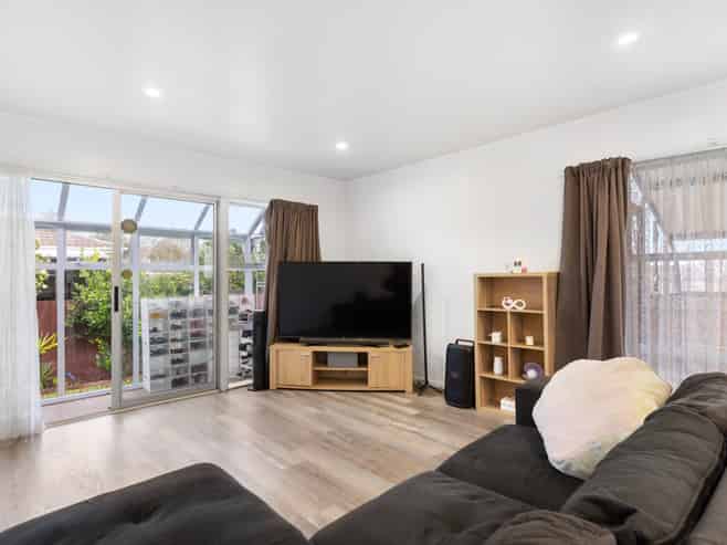 2/17 Poinsettia Place, Henderson