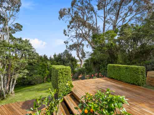 1000 East Coast Road, Northcross