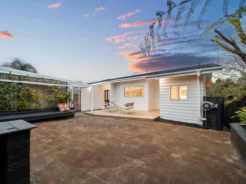 11 Geoffrey Road, Torbay