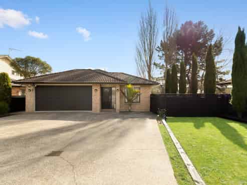 15 Delphi Grove, Tuakau
