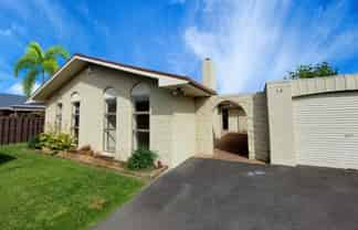 12 Chequers Avenue, Chartwell