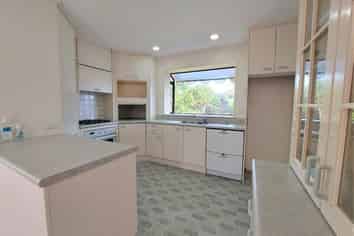 12 Chequers Avenue, Chartwell