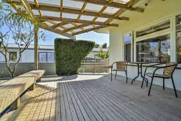 812 Lawrence Street, Akina