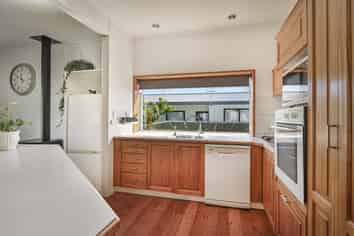 812 Lawrence Street, Akina
