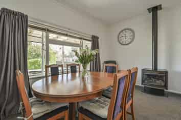 812 Lawrence Street, Akina